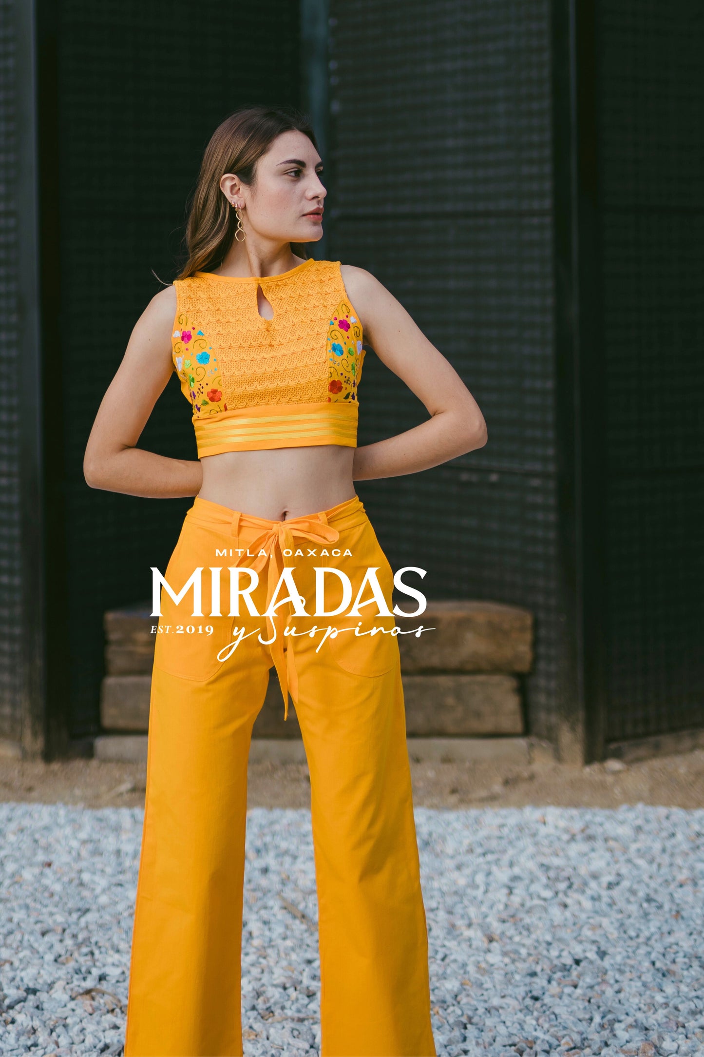 Conjunto pantalon con blusa crop top Betzabé